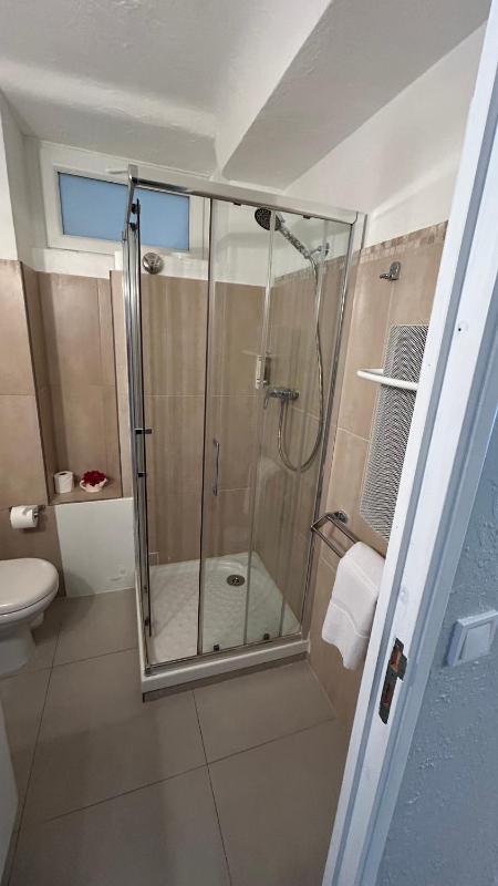 Standard Double Room image 3