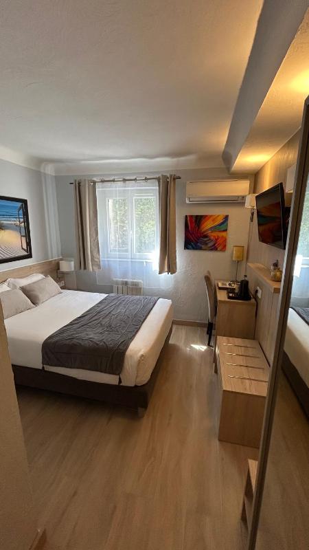 Standard Double Room image 4