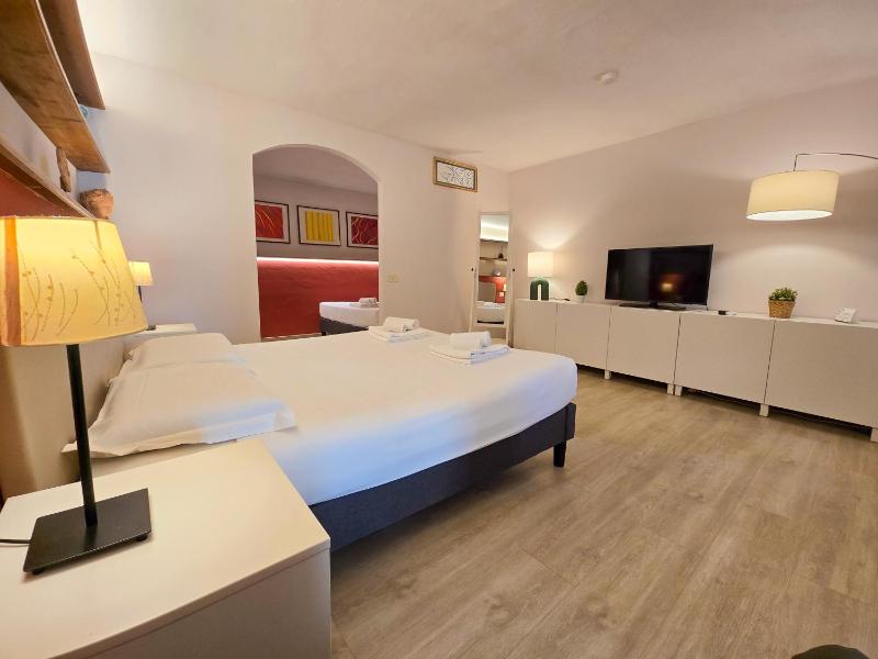 Superior One-Bedroom Apartment image 3