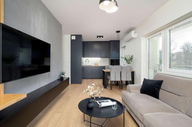 Spacious and Modern Apartment Paderewskiego with Air Conditioning by Noclegi Renters - image 25