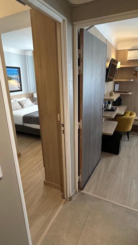 Two Connecting Double Rooms image 1