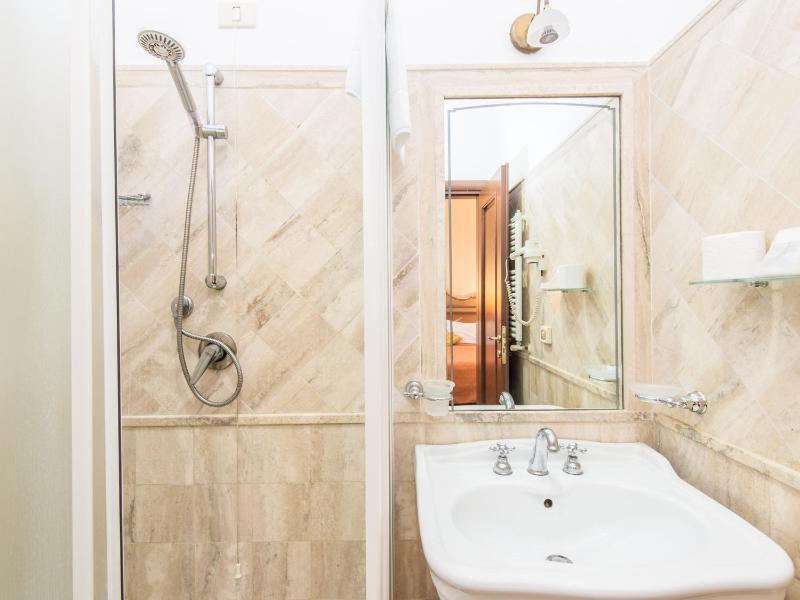 Classic Triple Room image 3