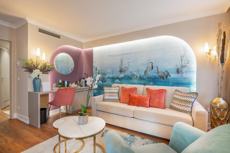 Studio with Balcony image 4