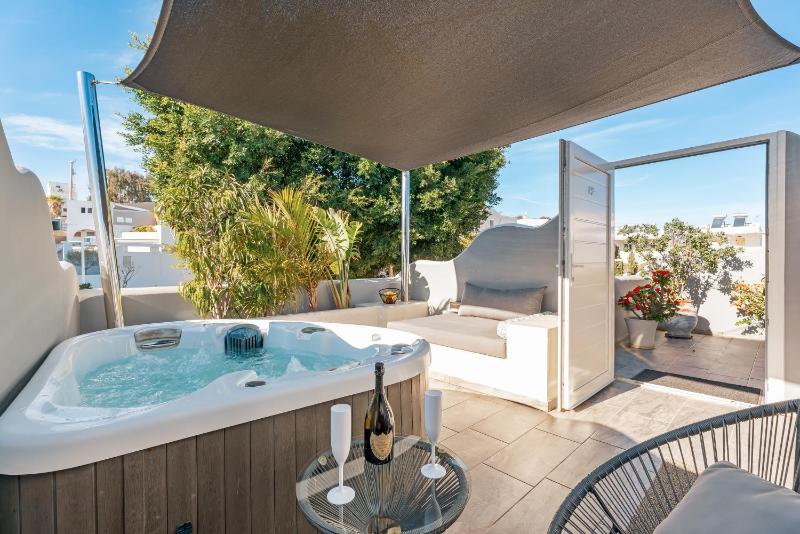 Standard Suite with Outdoor Hot Tub image 2