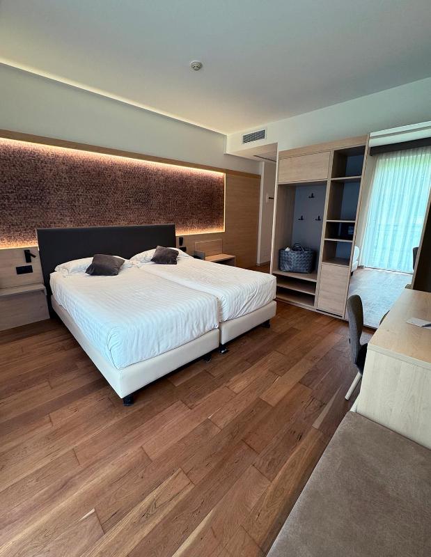 Classic Twin Room - Ground Floor image 4