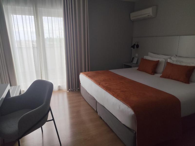 Superior Double Room with Balcony image 2