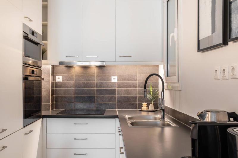 Charming & Comfy 2BD Apartment in Acropolis Area by UPSTREET - image 16