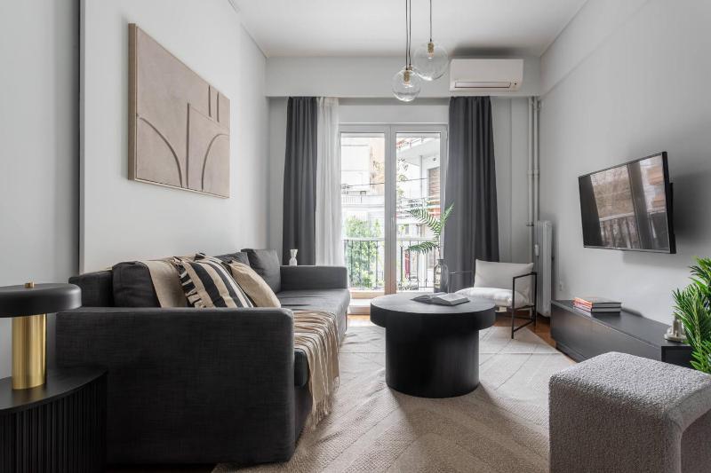 Charming & Comfy 2BD Apartment in Acropolis Area by UPSTREET - image 12
