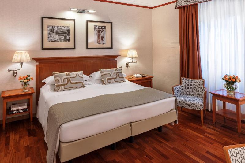 Deluxe Double or Twin Room image 1
