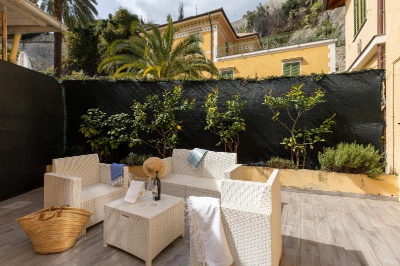 Apartment with Private Garden image 4