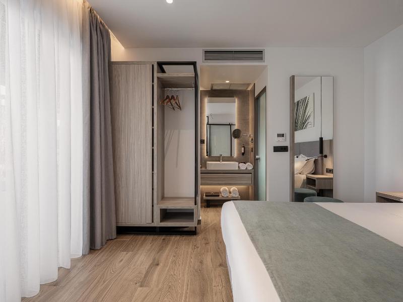 Grand Superior Room image 3