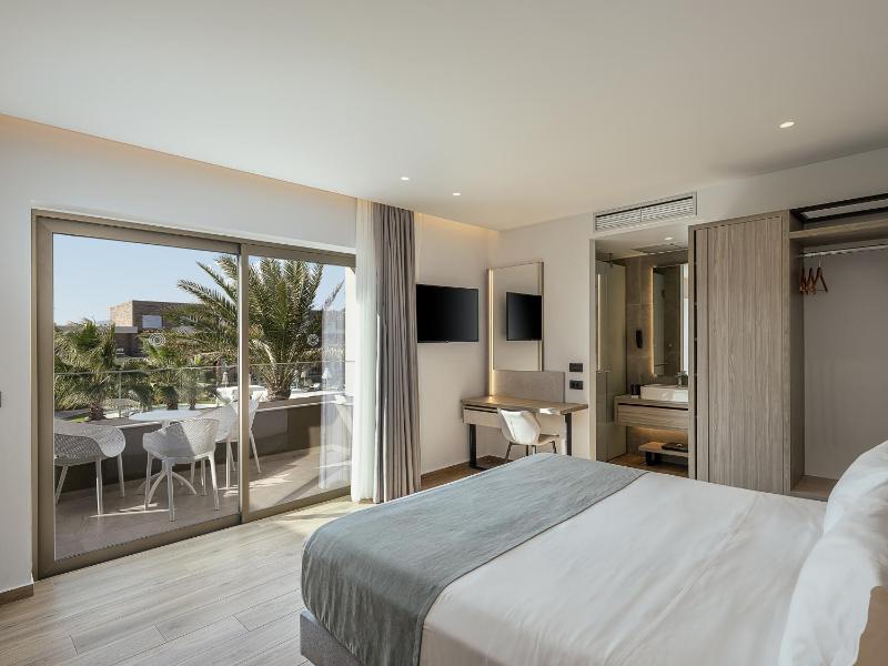 Superior Room with River Pool View image 1