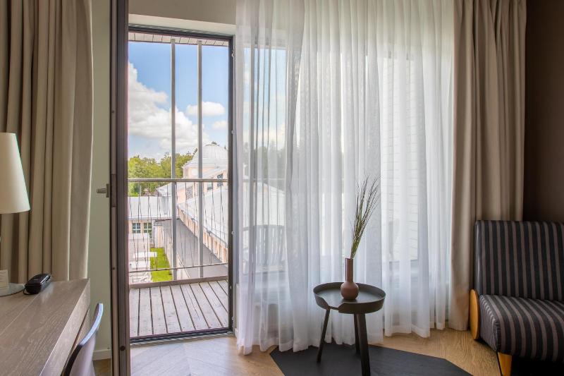 Standard Double Room image 3