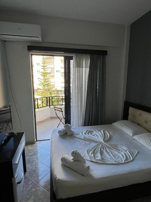 Economy Double Room image 4