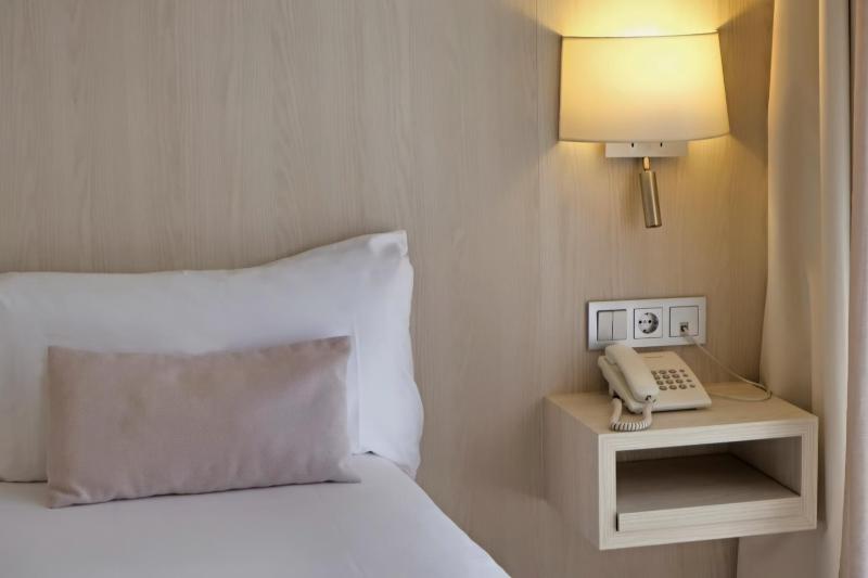 Double or Twin Room with Partial Sea View image 3