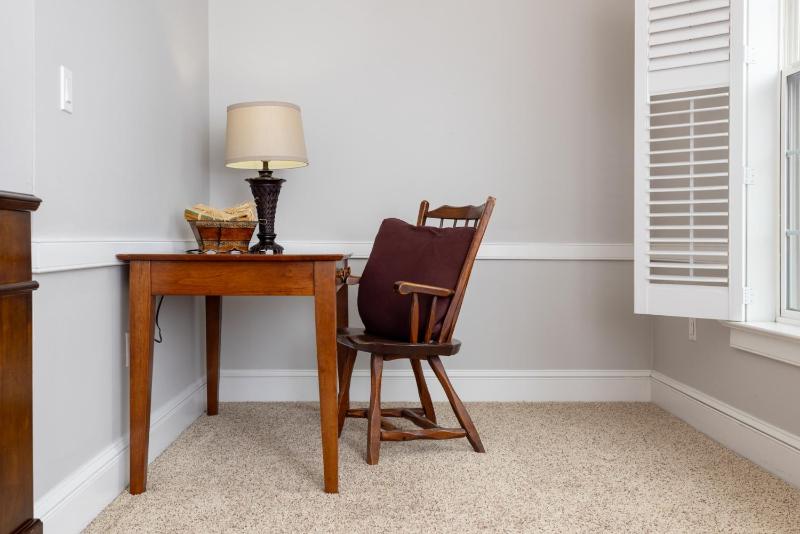 King Room image 3