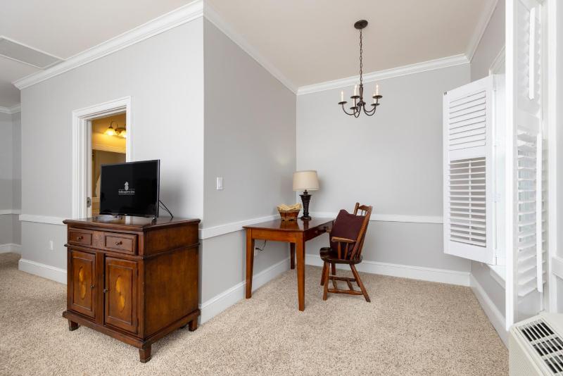 King Room image 4