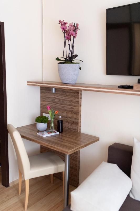 Twin Room image 2