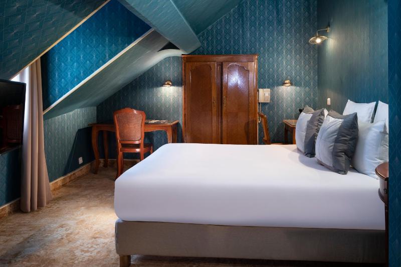 Small Double Room image 3
