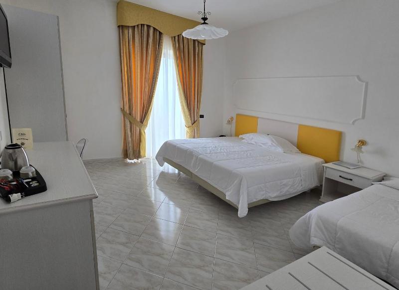 Double room without view image 4