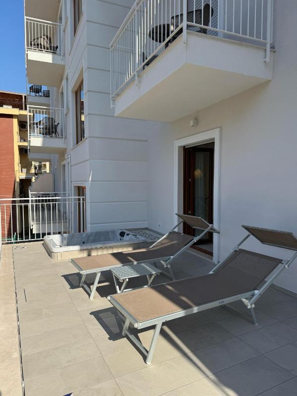 Deluxe Double Room with Balcony image 1