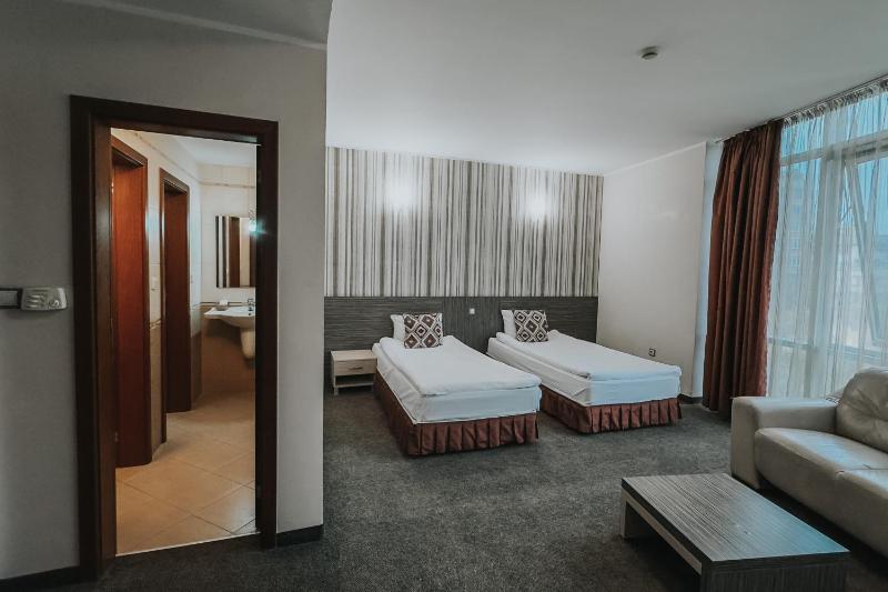 Twin Room image 2
