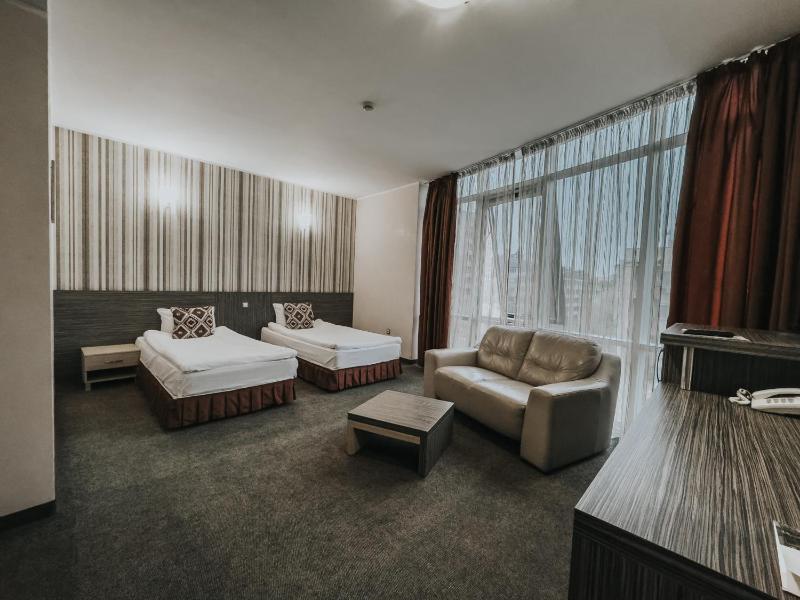 Twin Room image 3