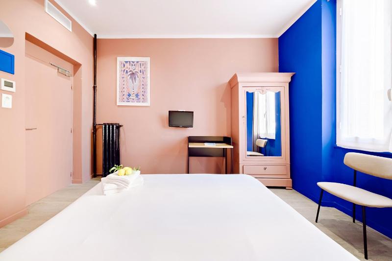 Double or Twin Room with City View image 3