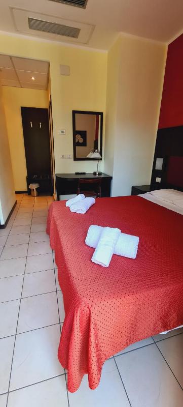Hotel Alibi - image 32