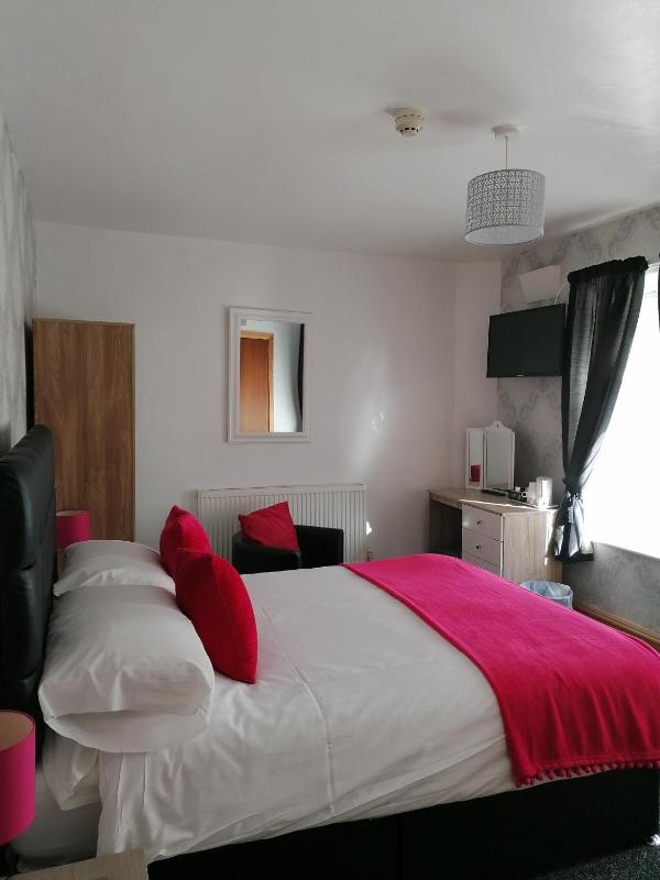 Double Room image 4