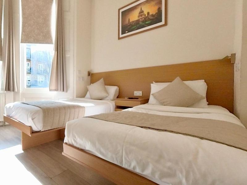 Twin Room image 1