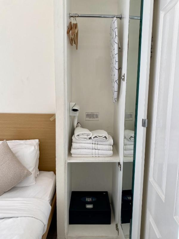 Single Room image 1