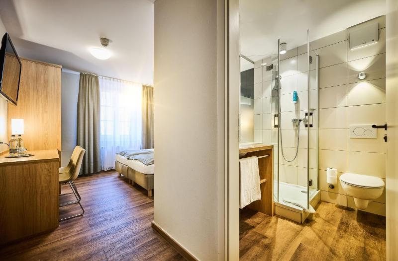 Superior Double Room image 3