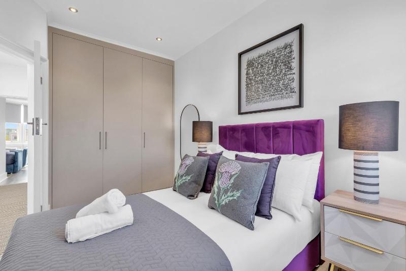 City Chic Townhouse By My Getaways - image 18