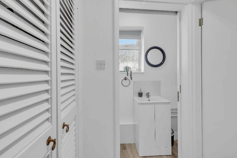City Chic Townhouse By My Getaways - image 21