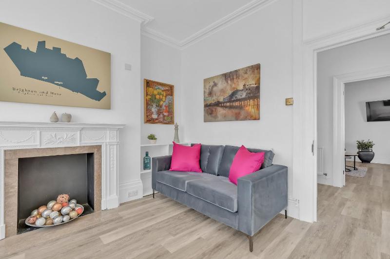 City Chic Townhouse By My Getaways - image 10