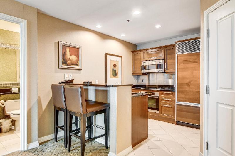 One-Bedroom Apartment image 2