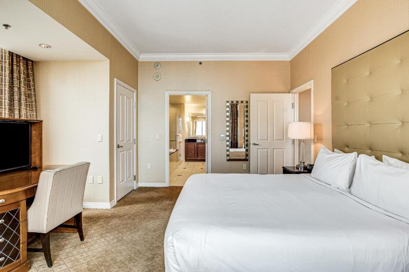 One-Bedroom Apartment image 4
