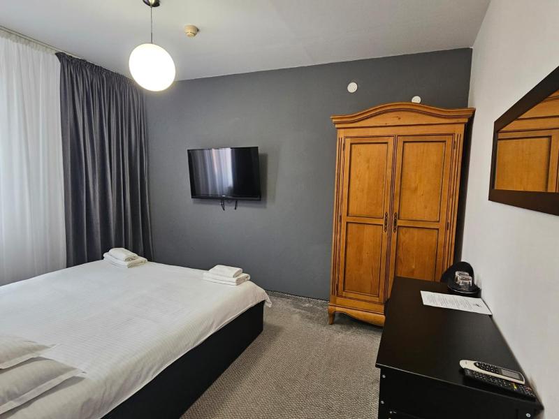 Double Room image 2