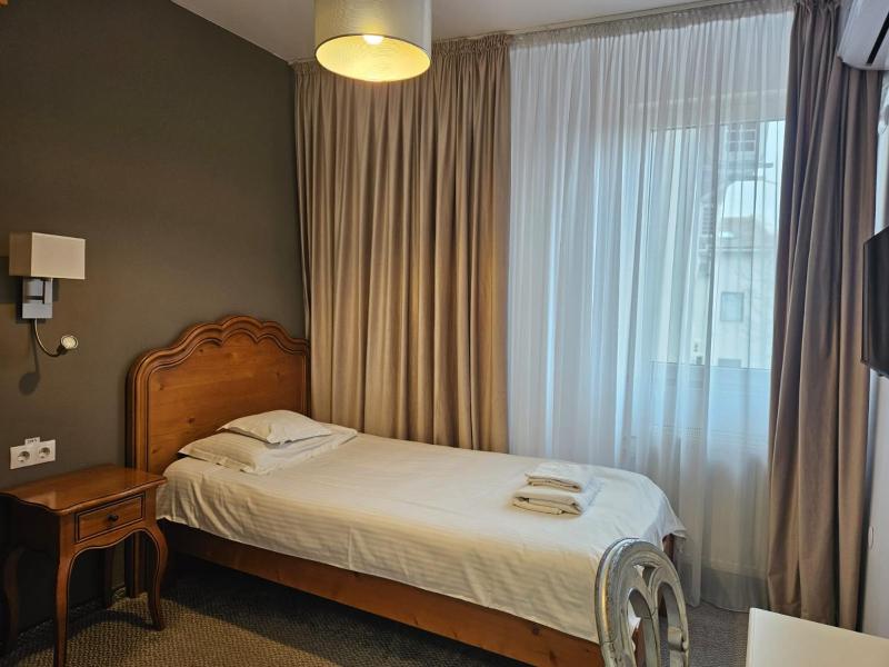 Single Room image 4