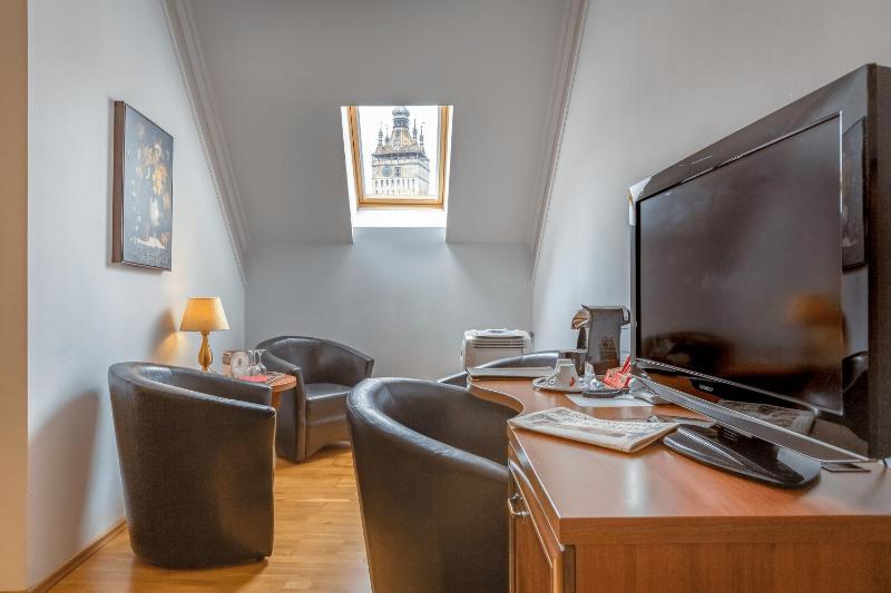 Superior Triple Room image 4