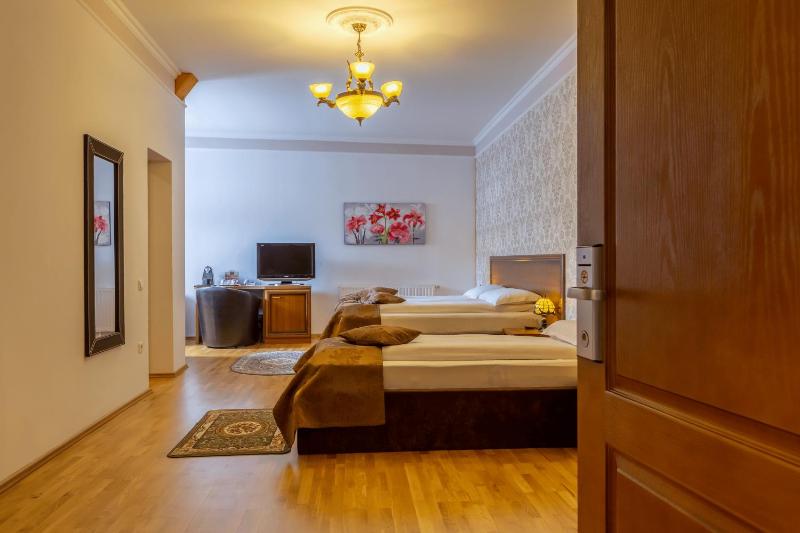 Superior Triple Room image 3