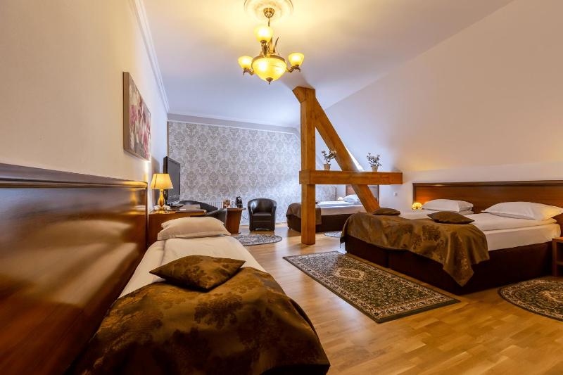Superior Quadruple Room image 1