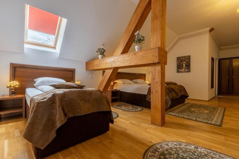 Superior Quadruple Room image 4