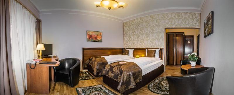 Double Room image 4