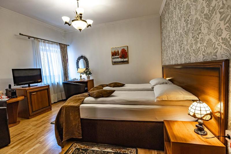 Double Room image 3
