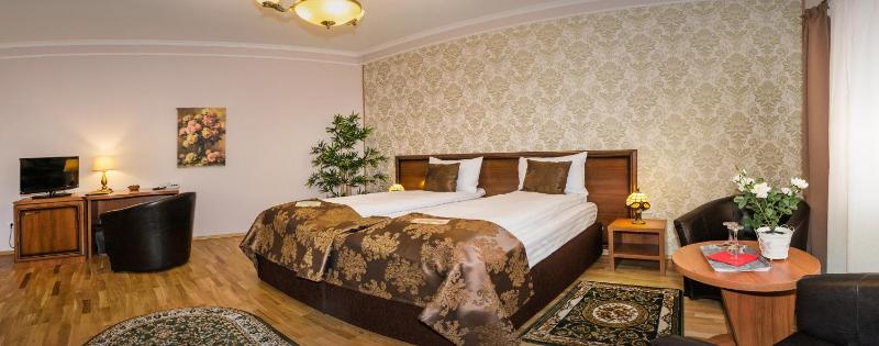 Superior Double or Twin Room image 4