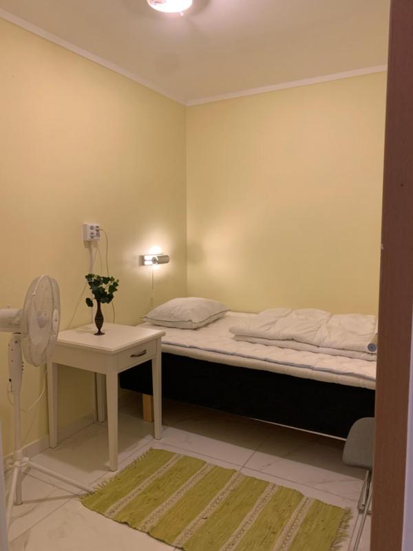 Single Room with Shared Bathroom image 2