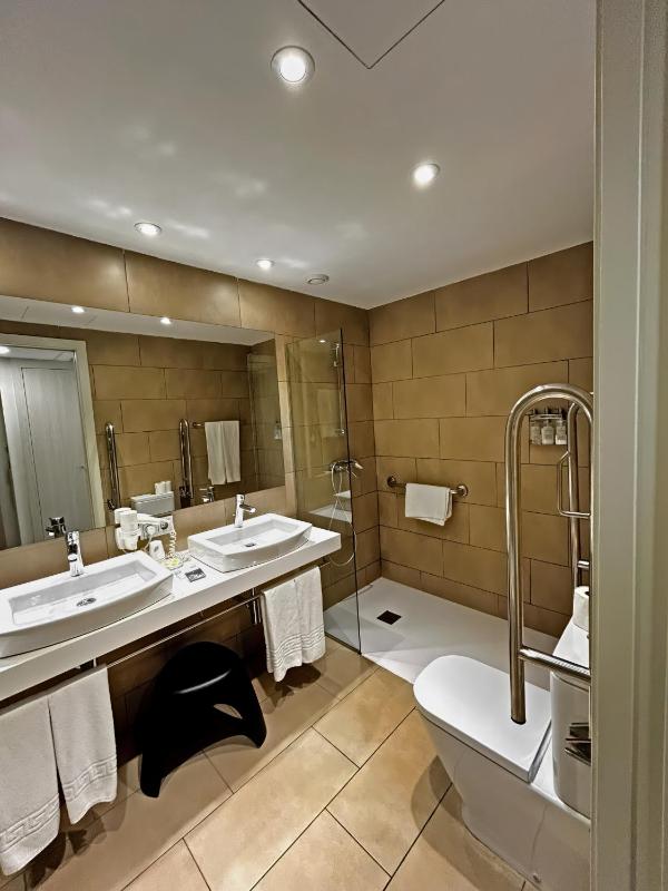 Quadruple Room image 2