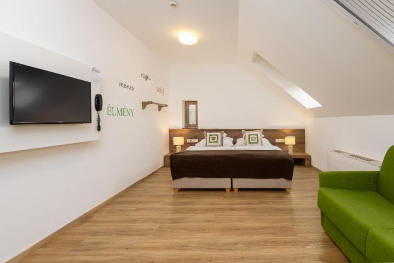 Small Twin Room image 1